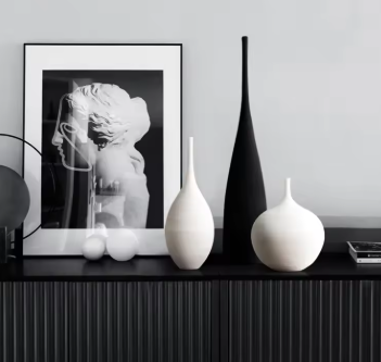 Model Home Decoration Black and Whit